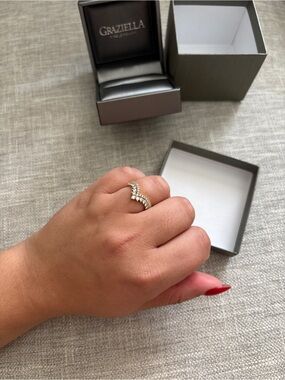 14k Gold Diamond V-Chevron Ring